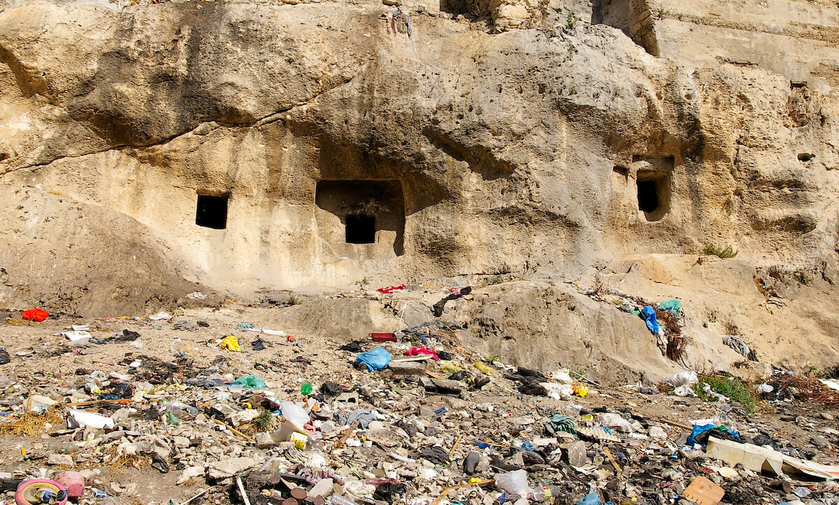 Silwan, Iron Age tombs with trash