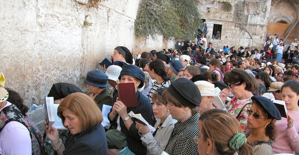 Women praying at the Western Wall